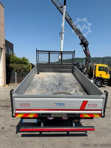 Truck with tipper body Iveco EUROCARGO 90E210