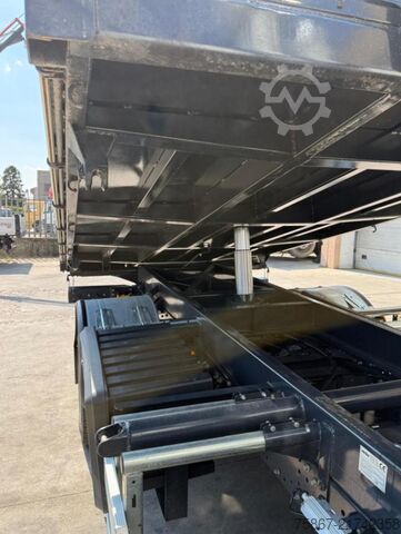 Truck with tipper body Iveco EUROCARGO 90E210