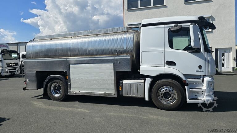 Tanker truck Mercedes-Benz Actros 1843 4x2