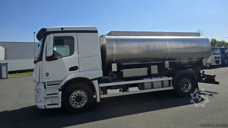 Tanker truck Mercedes-Benz Actros 1843 4x2