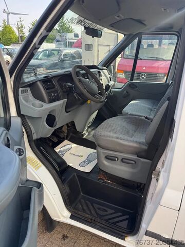 Ford **TRANSIT-9SEATS** Ford **TRANSIT-9SEATS**