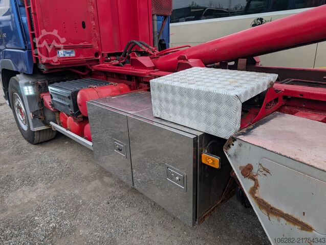 Abrollkipper Volvo FH16 6X4 610HP HYVA Blatt/Luft Manuell