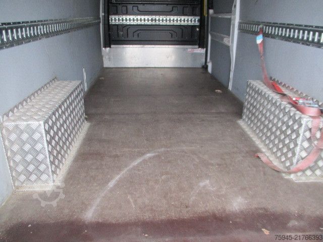 High top van VW Crafter, 35 2.0, L4H2, TÜV 06/2026, spez. Aufbau