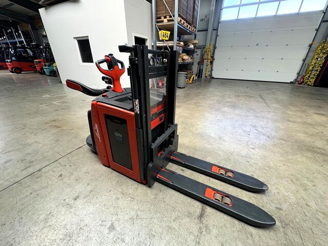 2022 serviced + UVV inspection valid until 09/2027, 7,209 operating hours Linde L14AP