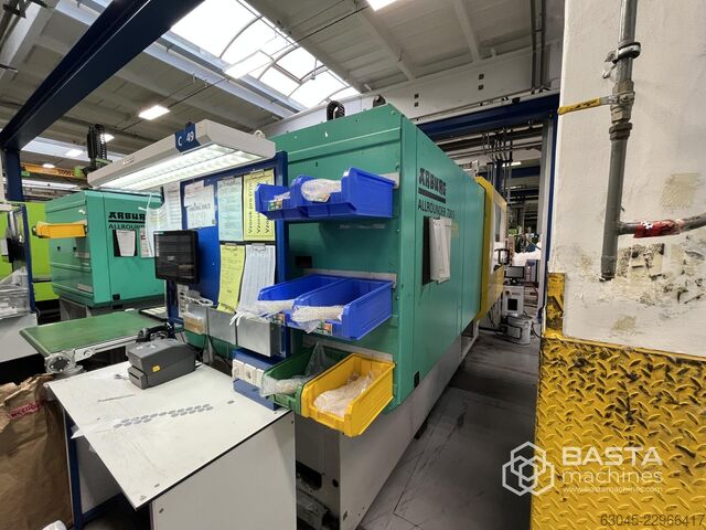 Arburg 720S 3000 - 1300 (2016) Arburg Multilift Robot Select 15kg Arburg 720S 3000 - 1300