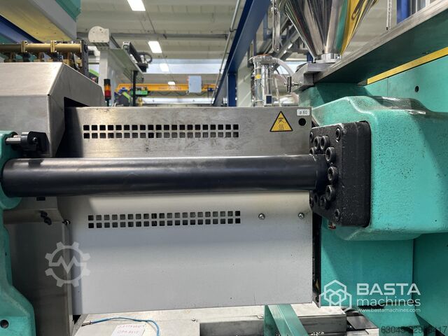 Arburg 720S 3000 - 1300 (2016) Arburg Multilift Robot Select 15kg Arburg 720S 3000 - 1300