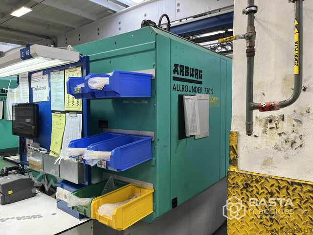 Arburg 720S 3000 - 1300 (2016) Arburg Multilift Robot Select 15kg Arburg 720S 3000 - 1300
