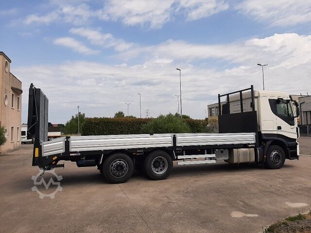 PLATFORM WITH RAMPS Iveco AS 260S42
