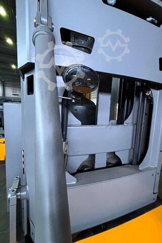 Articulated trucks / Very Narrow Aisle (VNA) vehicles Jungheinrich EKX 410