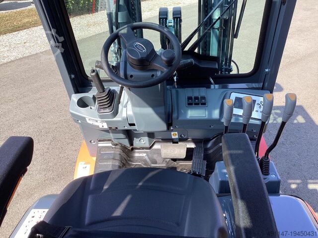 Electric 4-wheel forklift Heli CPD25-A3H4-M