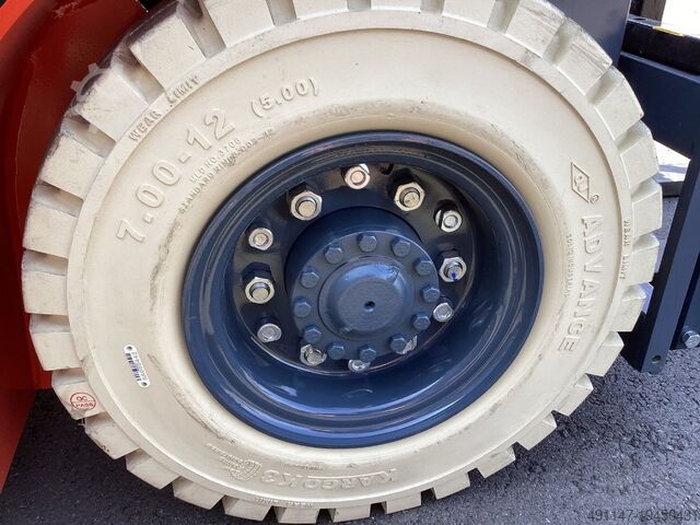 Electric 4-wheel forklift Heli CPD25-A3H4-M