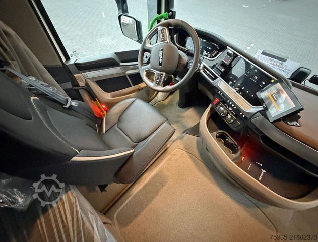 Refrigerated truck DAF XG+ 530 FAR 6X2 50 CC COMI CARRIER TRS ICELAND 2