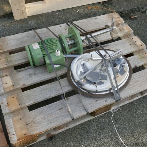 3000 Liter Rührwerksbehälter aus V2A mit seitlichem Propellerrührwerk B0070