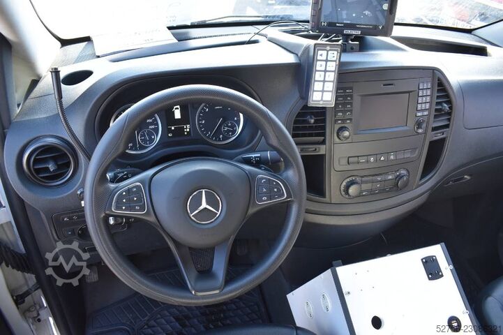 Mercedes-Benz Vito 4x4 Notarzt Einsatzfahrzeug NEF Mercedes-Benz Vito 4x4 Notarzt Einsatzfahrzeug NEF