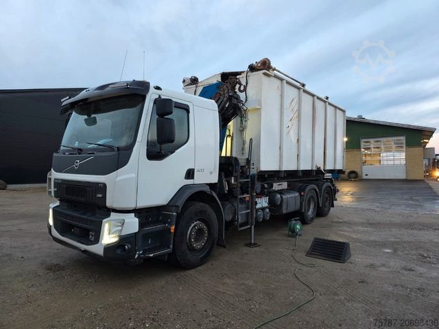 Abrollkipper VOLVO FE 320 6x2/4 Abroller mit Cont. + Kran HMF 1820