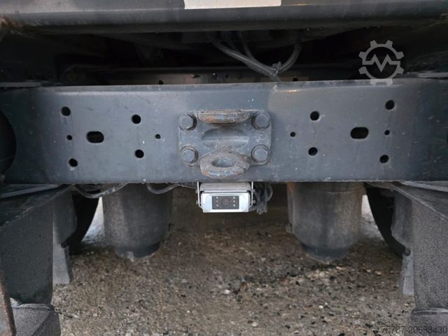 Abrollkipper VOLVO FE 320 6x2/4 Abroller mit Cont. + Kran HMF 1820