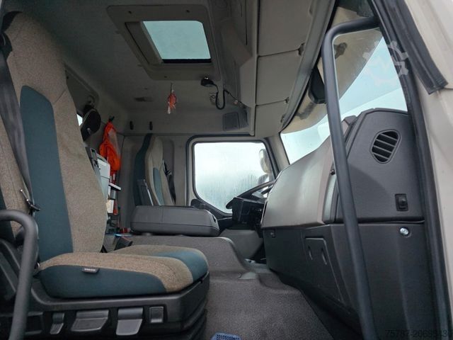 Abrollkipper VOLVO FE 320 6x2/4 Abroller mit Cont. + Kran HMF 1820