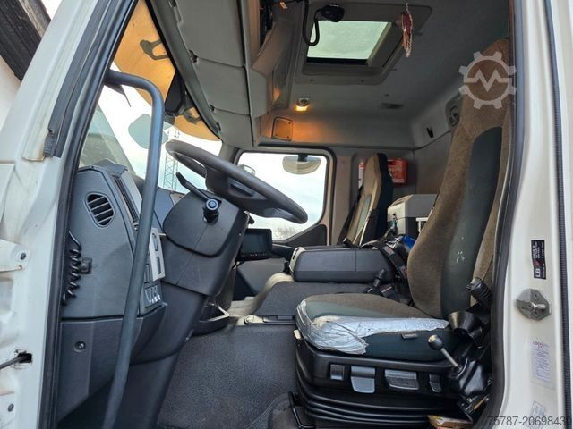 Abrollkipper VOLVO FE 320 6x2/4 Abroller mit Cont. + Kran HMF 1820