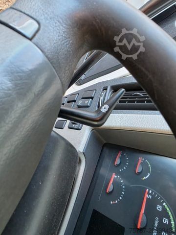 Abrollkipper VOLVO FE 320 6x2/4 Abroller mit Cont. + Kran HMF 1820