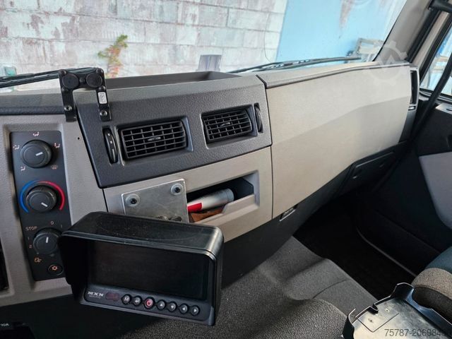 Abrollkipper VOLVO FE 320 6x2/4 Abroller mit Cont. + Kran HMF 1820