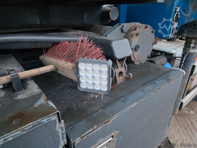 Abrollkipper VOLVO FE 320 6x2/4 Abroller mit Cont. + Kran HMF 1820