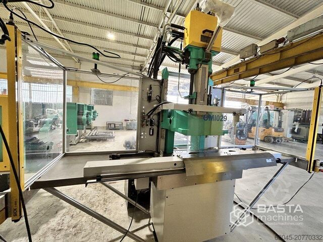 Vertikale Spritzgießmaschine Arburg 375 V 500 – 100 Schiebetisch (2015, nur 19.718 Betriebsstunden) Arburg 375 V 500 - 100 Schiebetisch