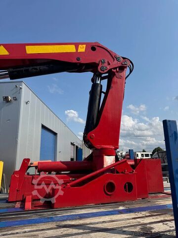 Platform trailer Renders **CRANE PALFINGER PK4500A-STEERING AXXLE**