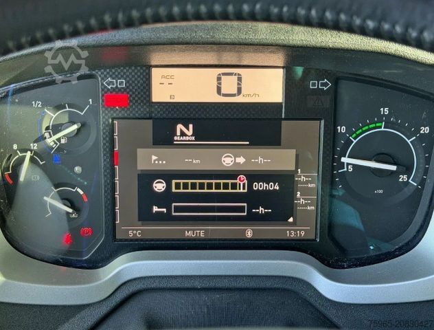 Standard SZM RENAULT T460 EURO 6 ONLY 318.000 KM 2X TANKS TOP CONDITI