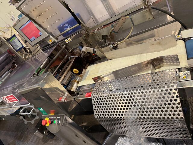 Packing Line Fuji Packaging / Loma Systems FW3410 Muffin/Cake/Brownie Packing Line
