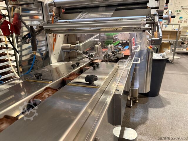 Packing Line Fuji Packaging / Loma Systems FW3410 Muffin/Cake/Brownie Packing Line