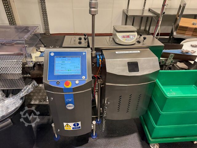 Packing Line Fuji Packaging / Loma Systems FW3410 Muffin/Cake/Brownie Packing Line