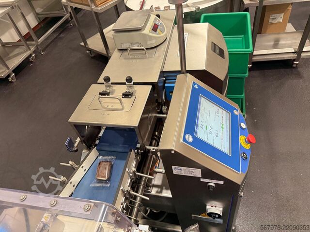 Packing Line Fuji Packaging / Loma Systems FW3410 Muffin/Cake/Brownie Packing Line