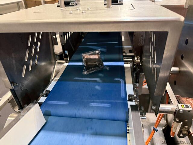 Packing Line Fuji Packaging / Loma Systems FW3410 Muffin/Cake/Brownie Packing Line