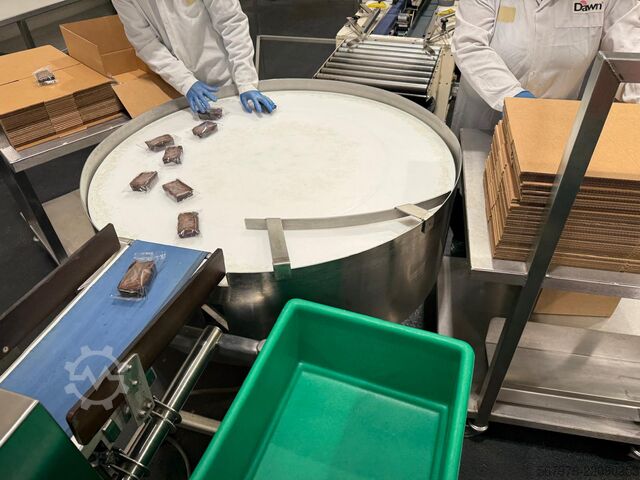 Packing Line Fuji Packaging / Loma Systems FW3410 Muffin/Cake/Brownie Packing Line