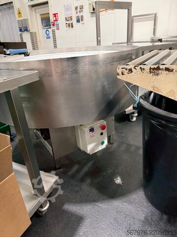 Packing Line Fuji Packaging / Loma Systems FW3410 Muffin/Cake/Brownie Packing Line