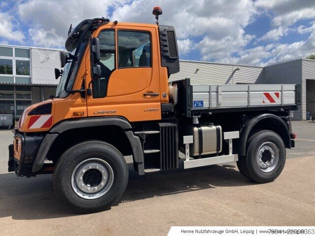 Agricultural machine Mercedes-Benz Unimog U 530
