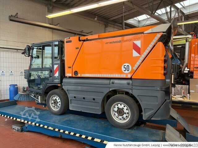 Landmaschine Aebi Kompaktkehrmaschine Swingo 200