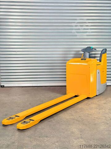 No pallet truck driver Jungheinrich ERE 225 - 2400mm Gabeln - Service Neu