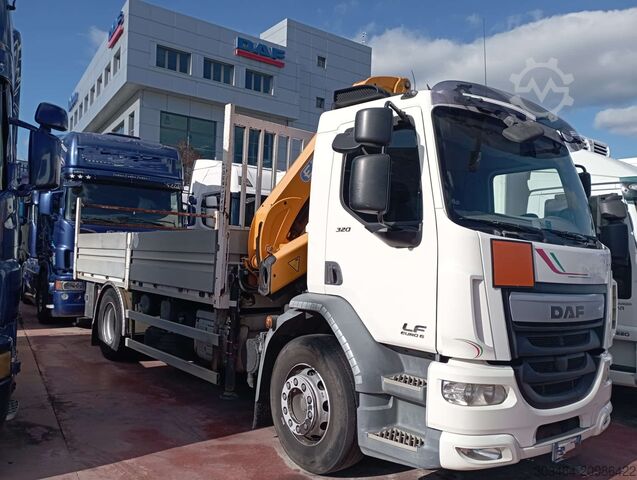 Truck mounted crane DAF LF 18T LF 320 CV con gru EFFER