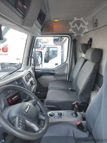 Truck mounted crane DAF LF 18T LF 320 CV con gru EFFER