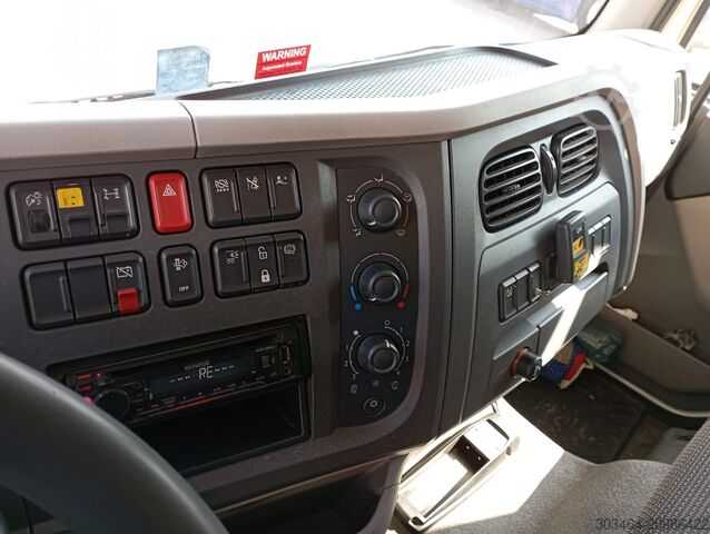 Truck mounted crane DAF LF 18T LF 320 CV con gru EFFER