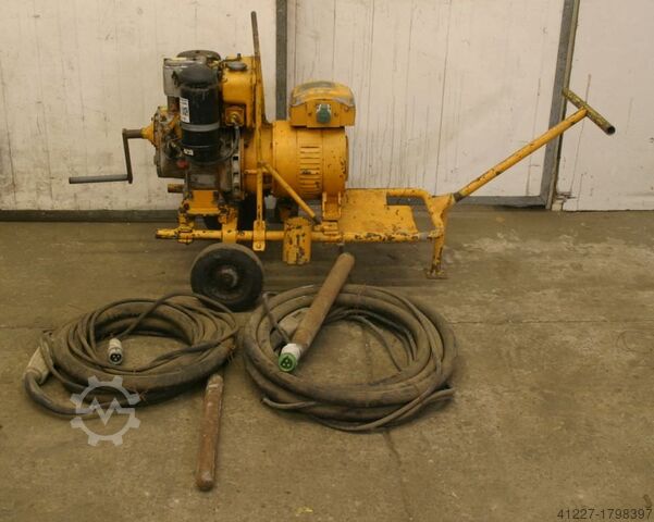 Flaschenrüttler mit 2 Flaschen Wacker mit Dieselmotor