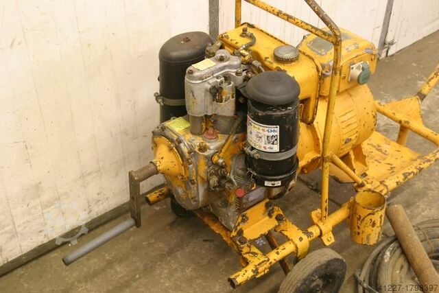 Flaschenrüttler mit 2 Flaschen Wacker mit Dieselmotor