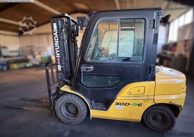 Fork Lift Truck - Diesel HYUNDAI 30D-9E