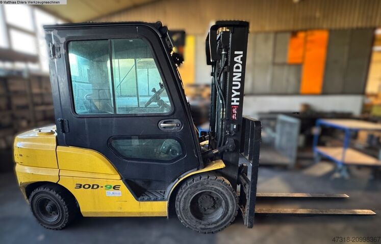 Fork Lift Truck - Diesel HYUNDAI 30D-9E