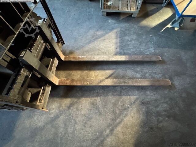 Fork Lift Truck - Diesel HYUNDAI 30D-9E