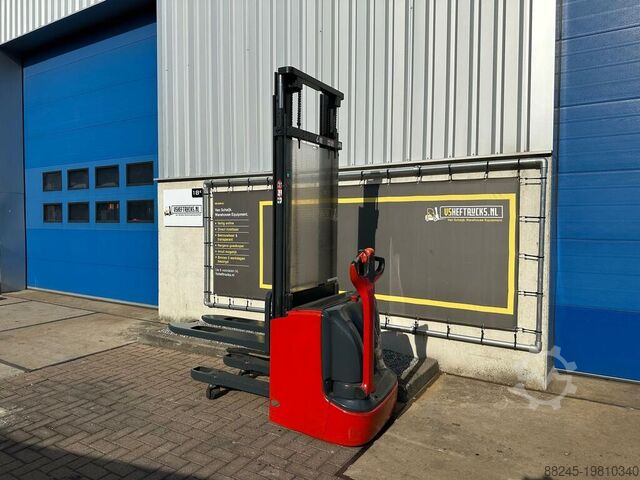 VS-22322 Electric duplex stacker Linde L12i with initial lift LINDE L12i