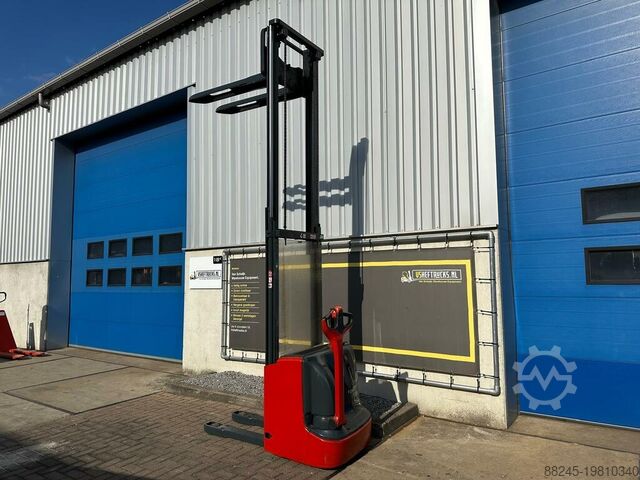 VS-22322 Electric duplex stacker Linde L12i with initial lift LINDE L12i