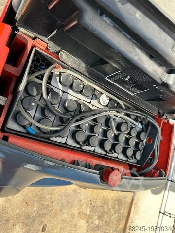 VS-22322 Electric duplex stacker Linde L12i with initial lift LINDE L12i