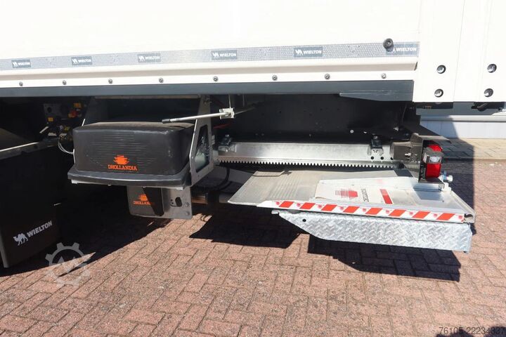 Koffer Wielton 3 Asser. Gesloten met Dhollandia klep 2500 kg L...